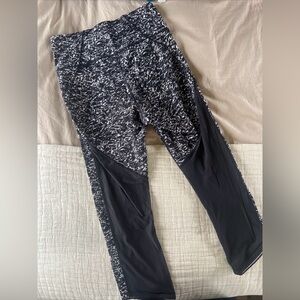 Lululemon Leggings with mesh and fine detail size 4
